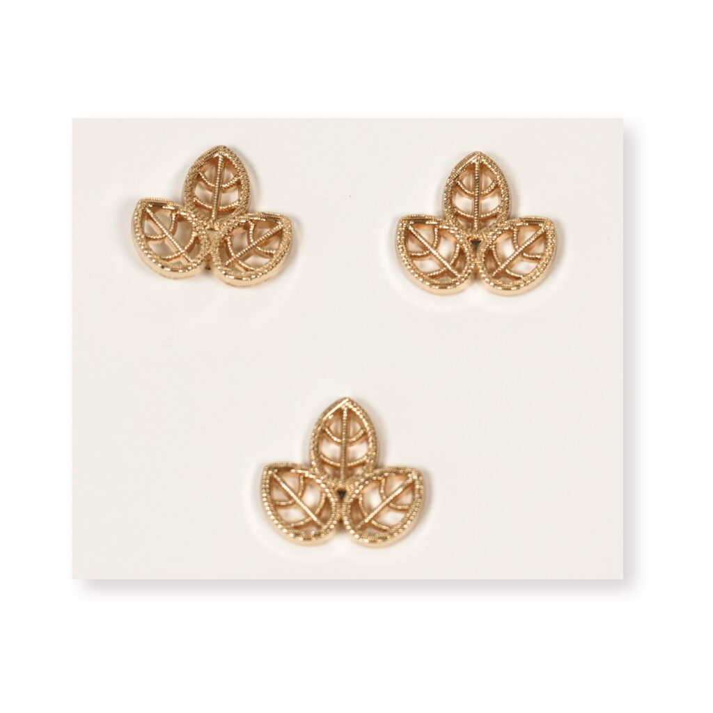 17 x 18mm Gold Openwork Flower Alloy Button