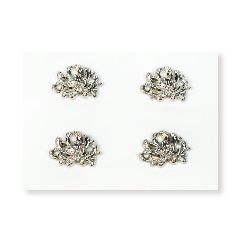 18 x 13mm Silver Floral Cluster Alloy Button