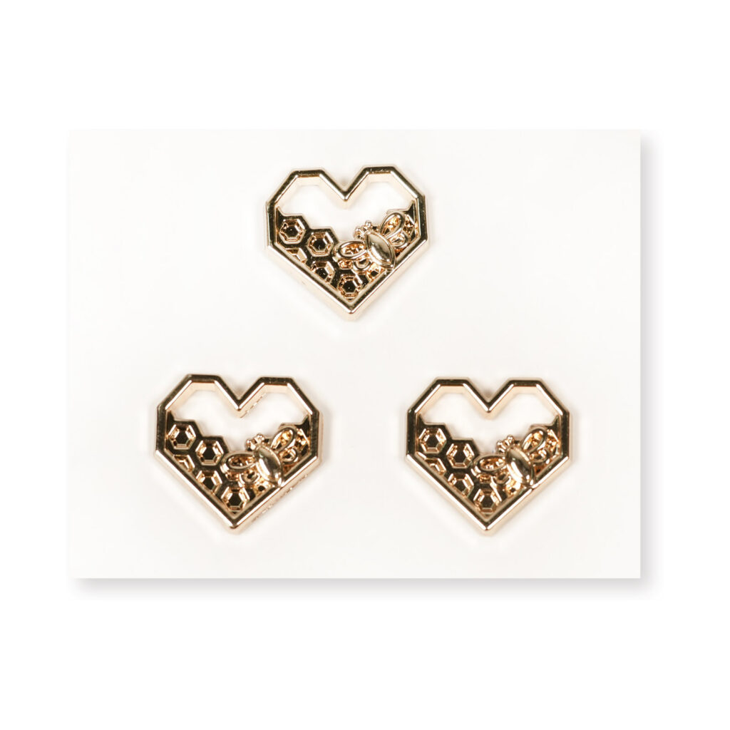 18 x 17mm Openwork Heart Alloy Button