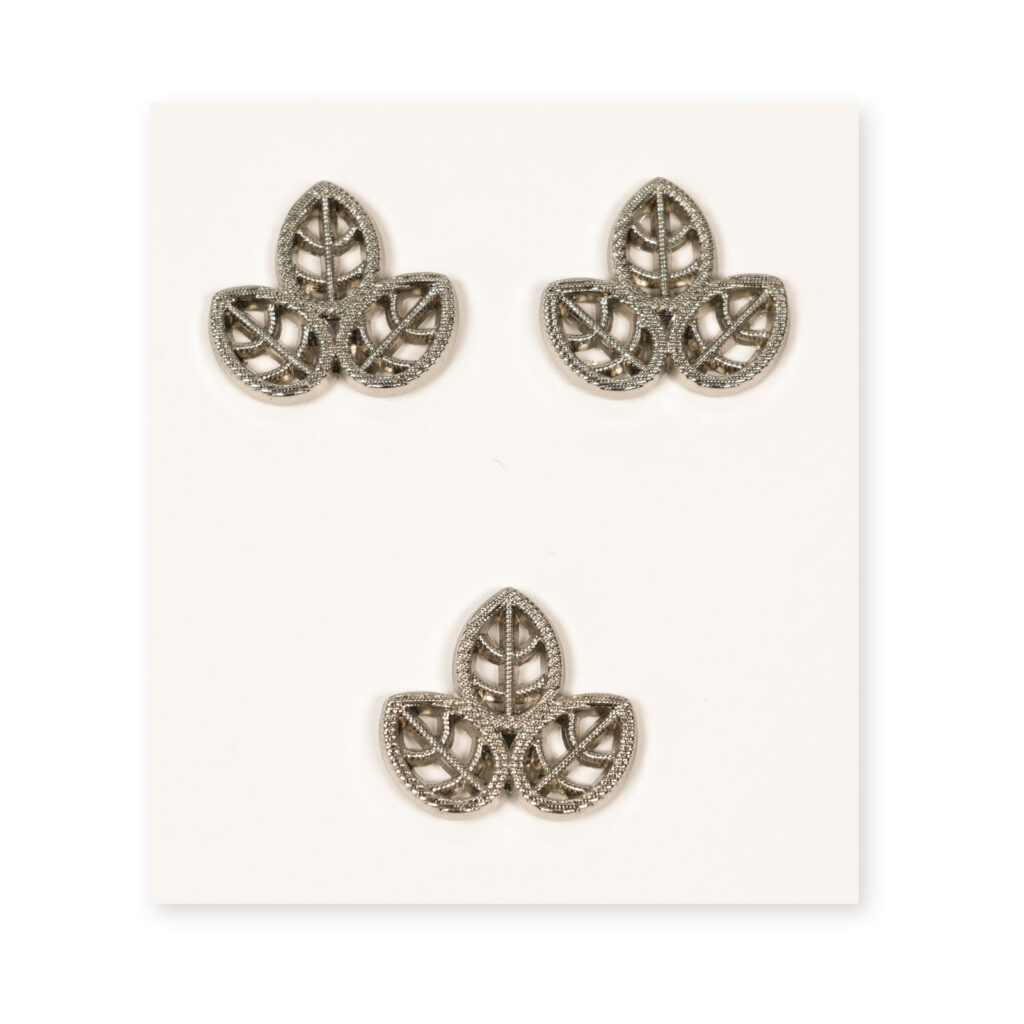 21 x 23mm Silver Four-Leaf Clover Alloy Button