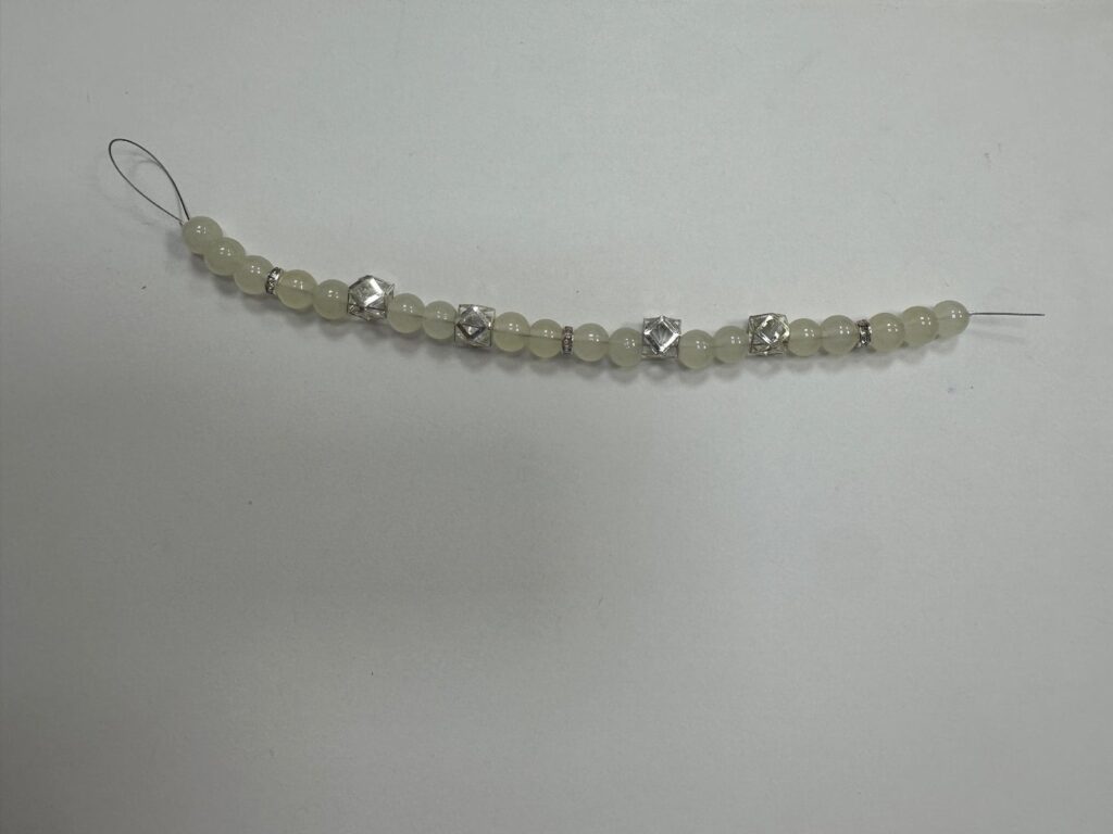 7-Inch Ivory and Clear Crystal Bead Strand